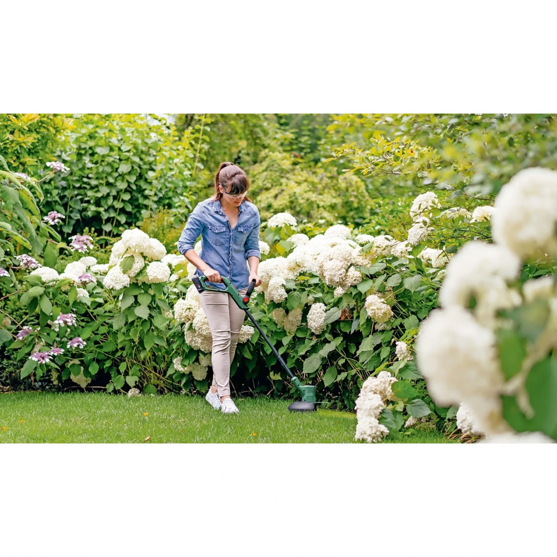 Græstrimmere ^ Bosch EASY EASYGRASSCUT 18V-26 GRÆSTRIMMER 26 CM 18,0 V UDEN BATTERI OG LADER