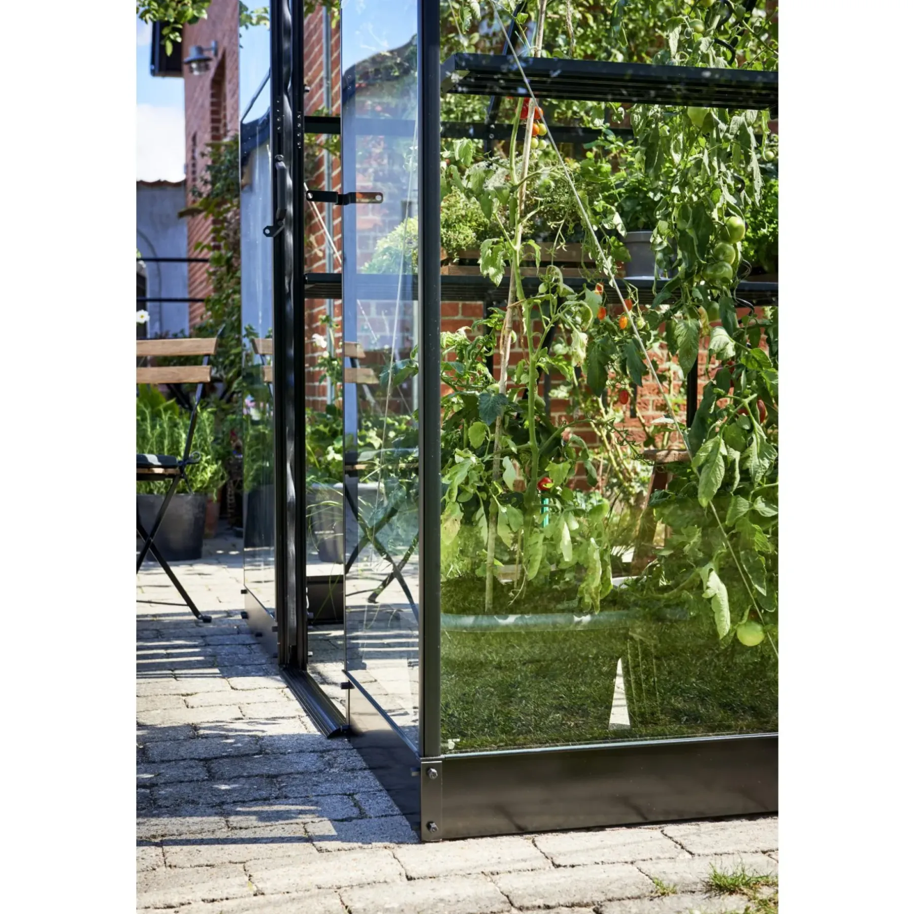 QUBE 816 SOKKEL SORT 13 M²>Halls