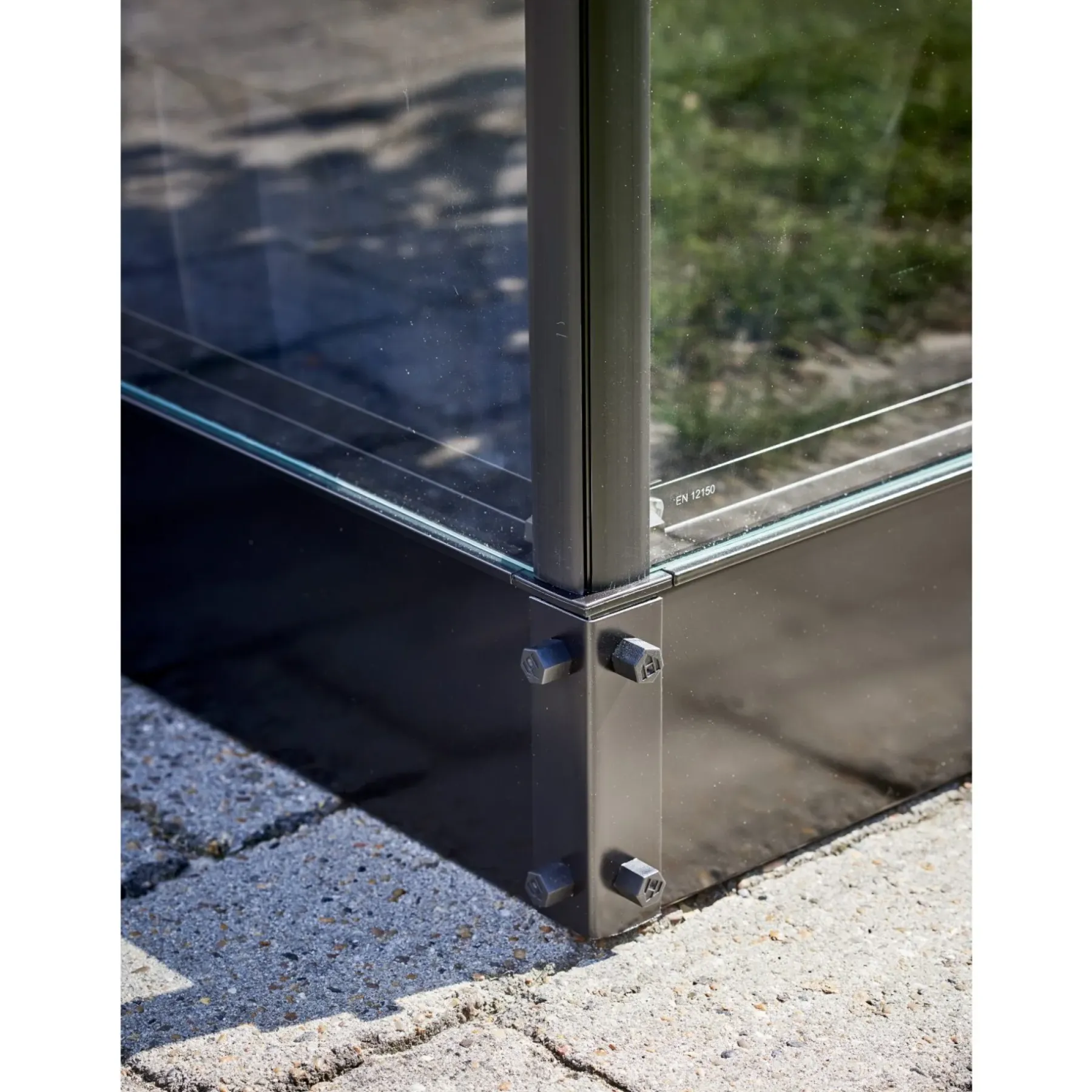 QUBE 816 SOKKEL SORT 13 M²>Halls