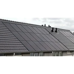 Solcelletag ^ Komproment IN ROOF GSE 4,92 KW SOLCELLETAG SORT GLAS