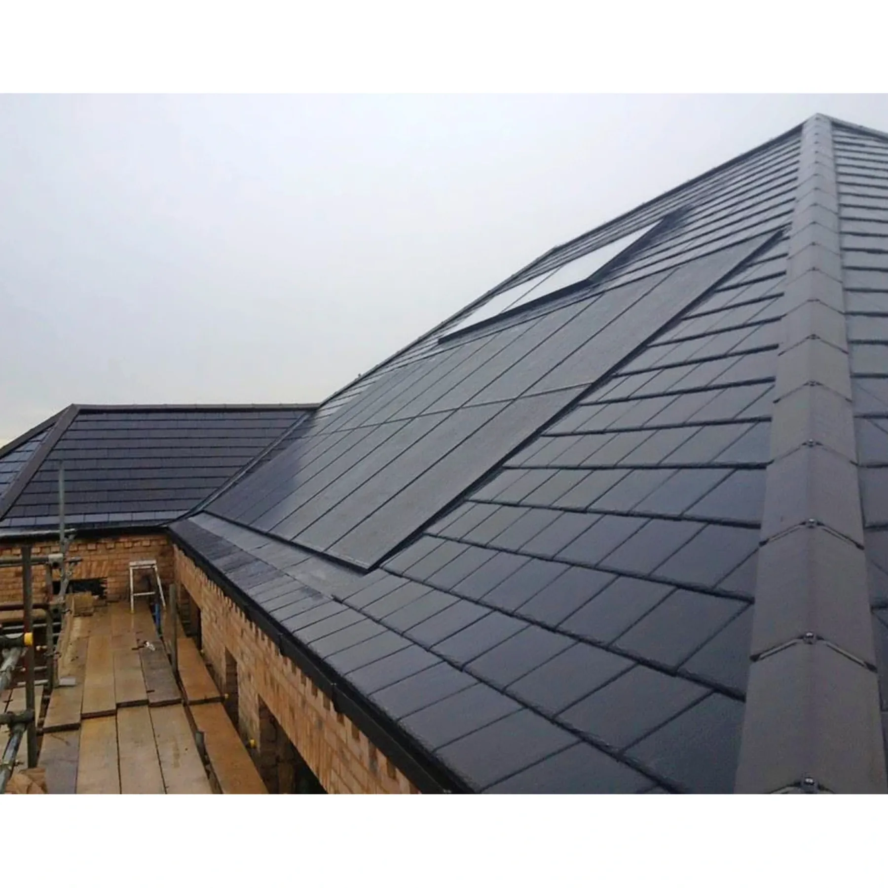 Solcelletag ^ Komproment IN ROOF GSE 4,92 KW SOLCELLETAG SORT GLAS