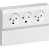 66 TRIPPEL STIKONTAKT MED PANEL HVID M/JORD>LK OPUS