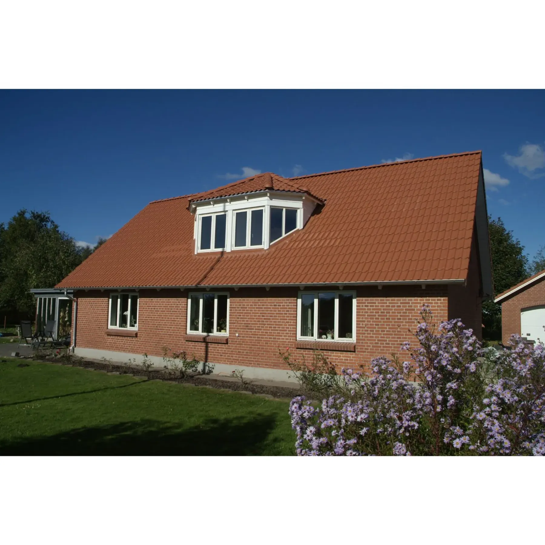 Betontagsten ^ Monier B&C 25 BETONTAGSTEN KORAL MALET