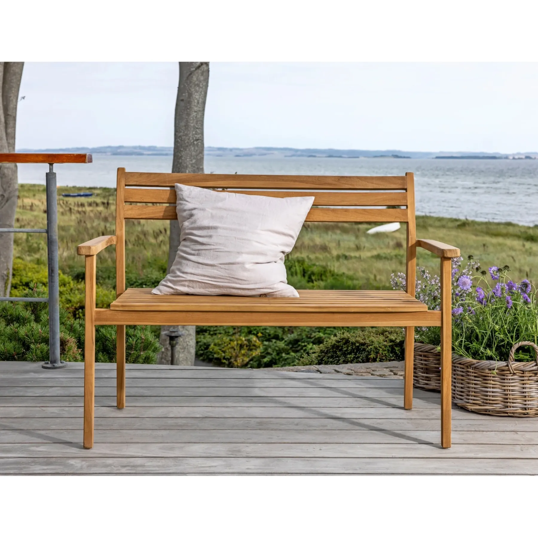 GILI MED RYGLÆN HAVEBÆNK TEAK 120 CM>Outrium New