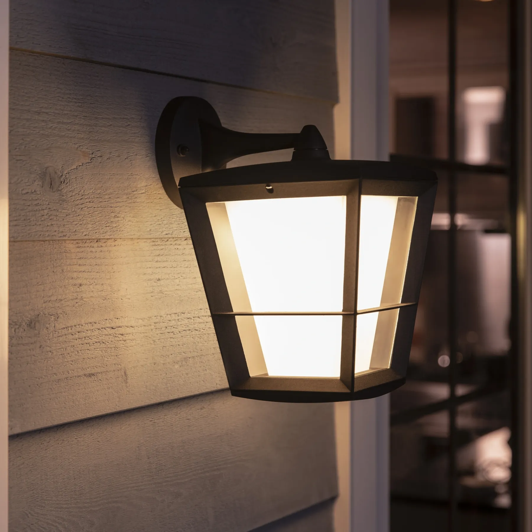 Smart Belysning ^ Philips Hue WCA ECONIC UDENDØRS VÆGLAMPE 15W SORT