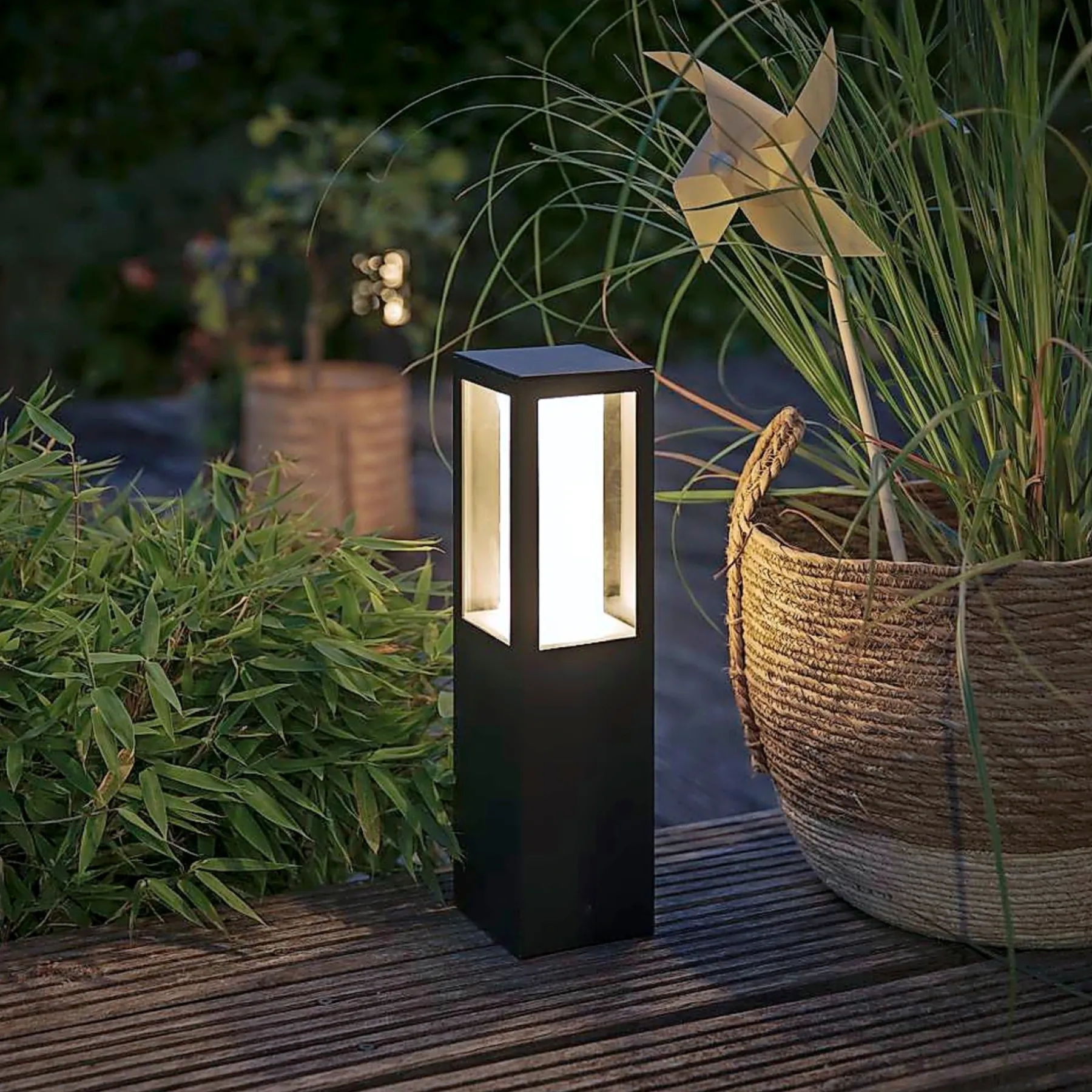 Smart Belysning ^ Philips Hue WCA IMPRESS BEDLAMPE SORT 40 CM