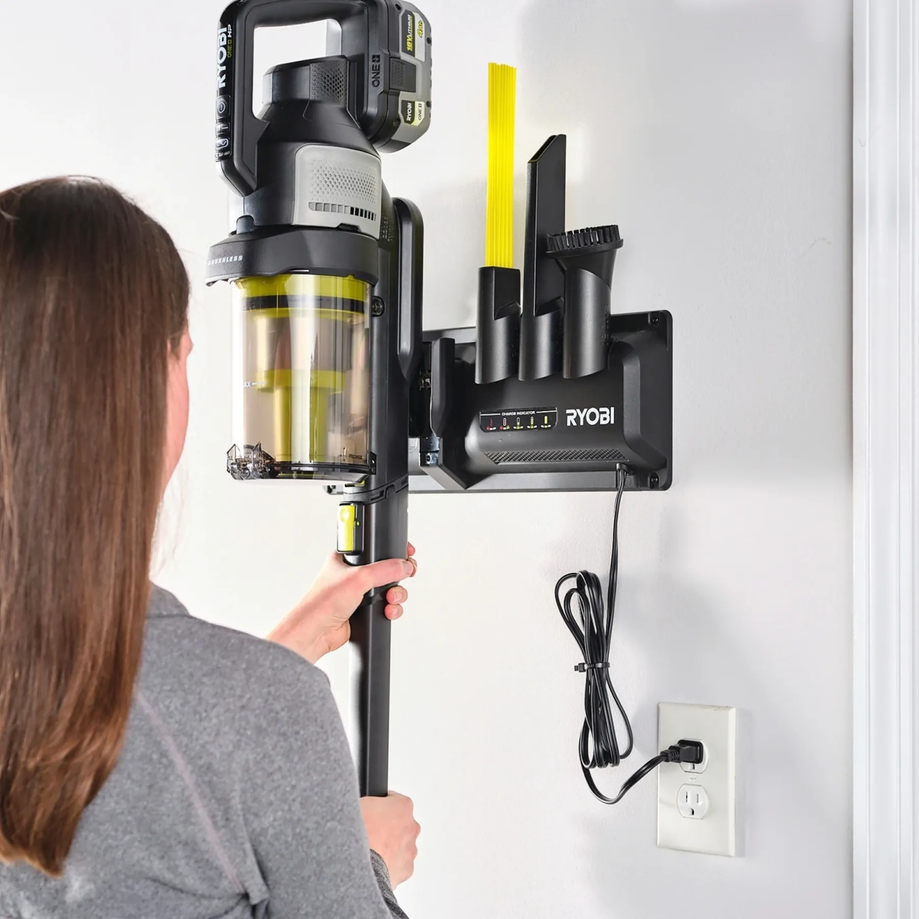 Batterier & Ladere ^ Ryobi RC18ASV VÆGOPLADER 18V