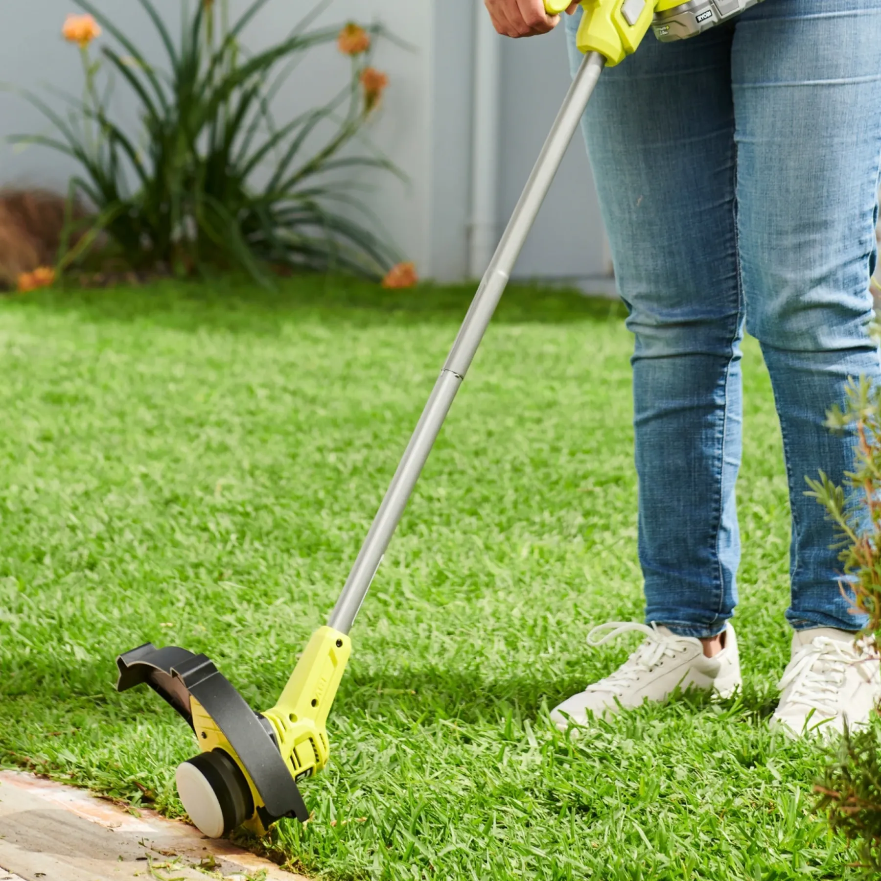 RY18LT23A-120 GRÆSTRIMMER 23 18V MED BATTERI OG LADER>Ryobi Clearance