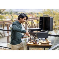 Pillegrill ^ Traeger RANGER TRÆPILLEGRILL SORT